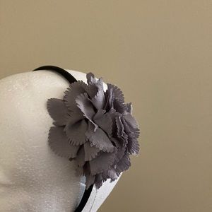 Black headband with Gray fringe flower